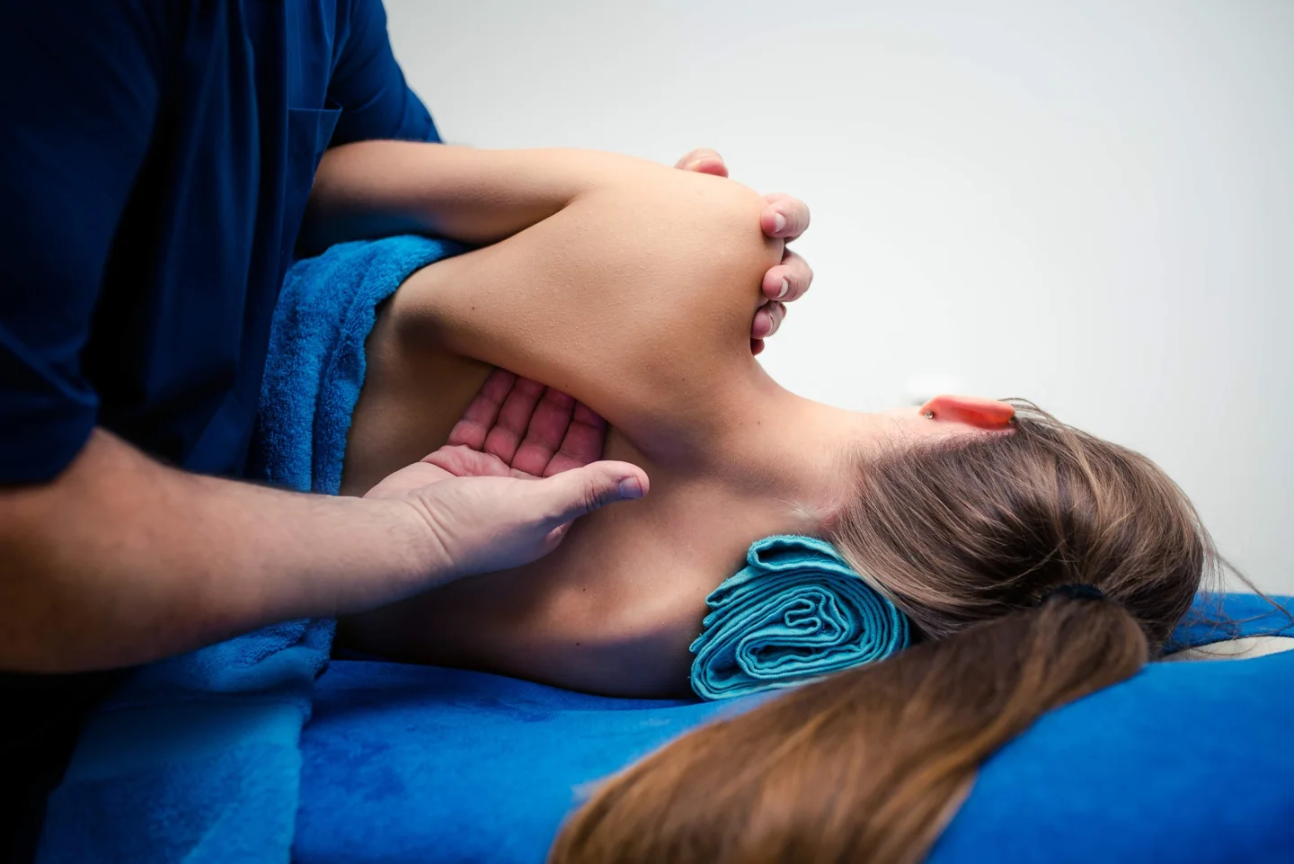Manual treatment of the neck by Boris
